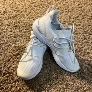 FABLETICS TENNIS SHOES
